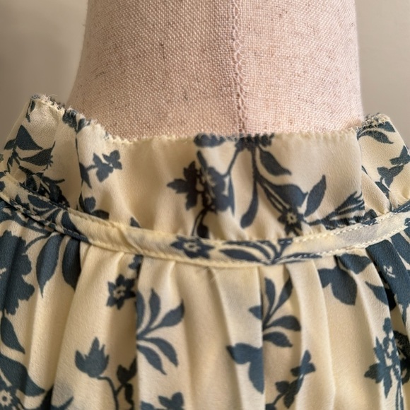 LOFT Light Yellow and Blue Floral Pleated Dress in XS/S - Picture 8 of 11
